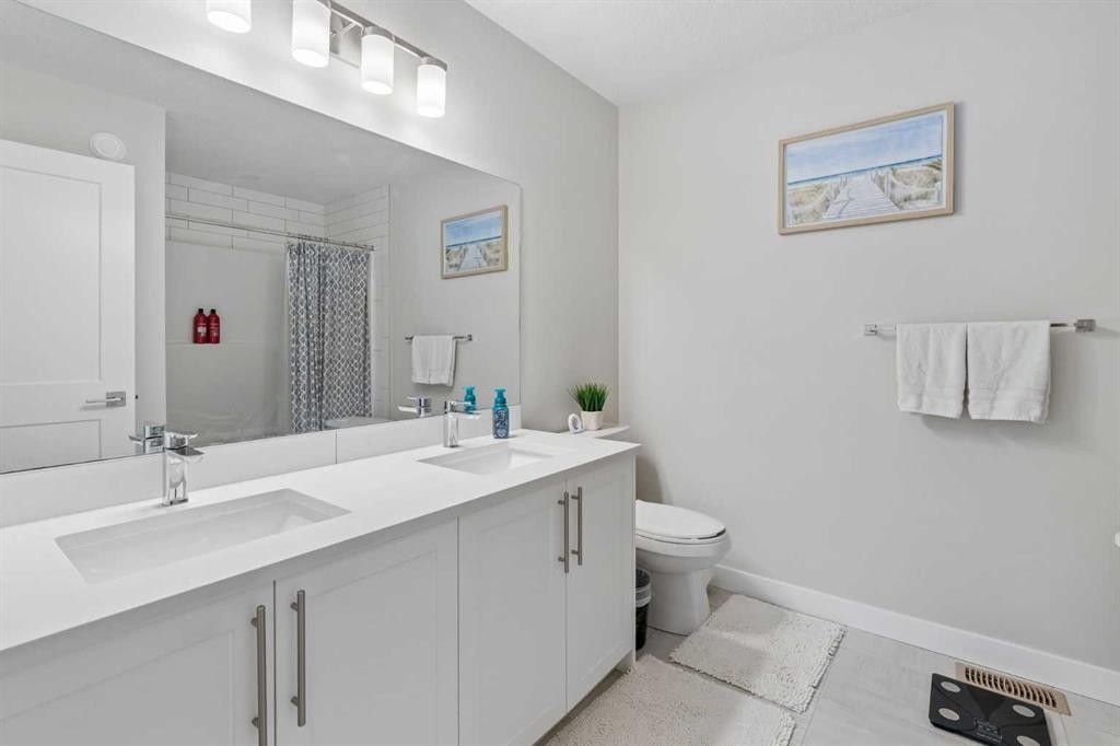 711 Crestridge Common Sw, Calgary, AB