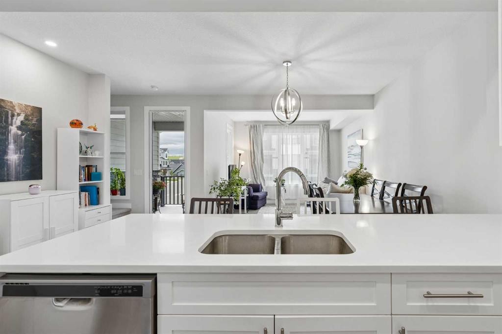 711 Crestridge Common Sw, Calgary, AB