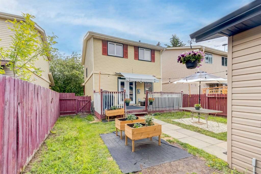 955 Erin Woods Drive Se, Calgary, AB