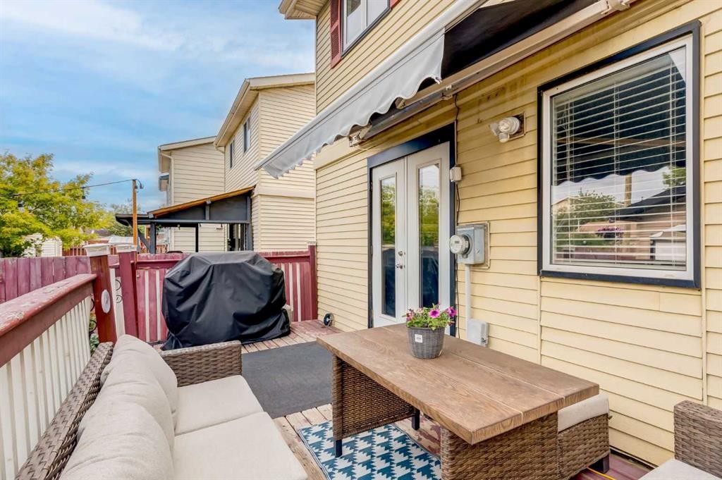 955 Erin Woods Drive Se, Calgary, AB