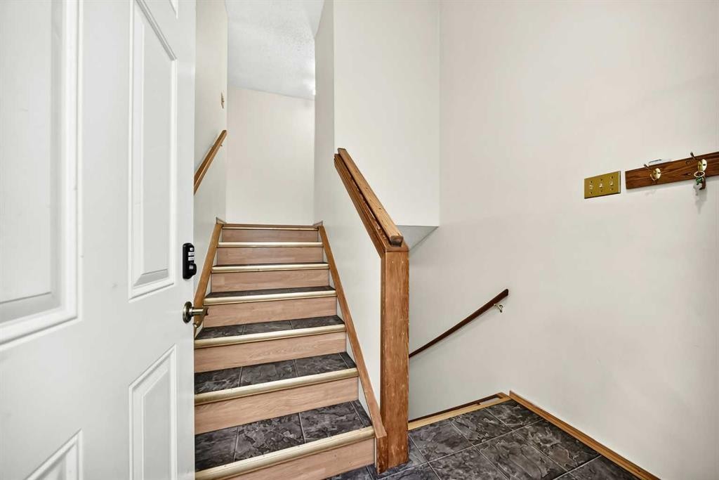 4331 72 Street Nw, Calgary, AB