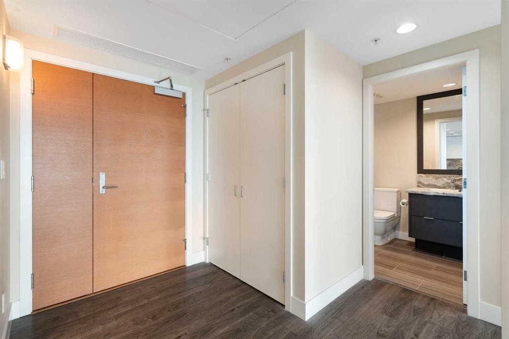 1004-519 Riverfront Avenue Se, Calgary, AB - Indoor Photo Showing Other Room