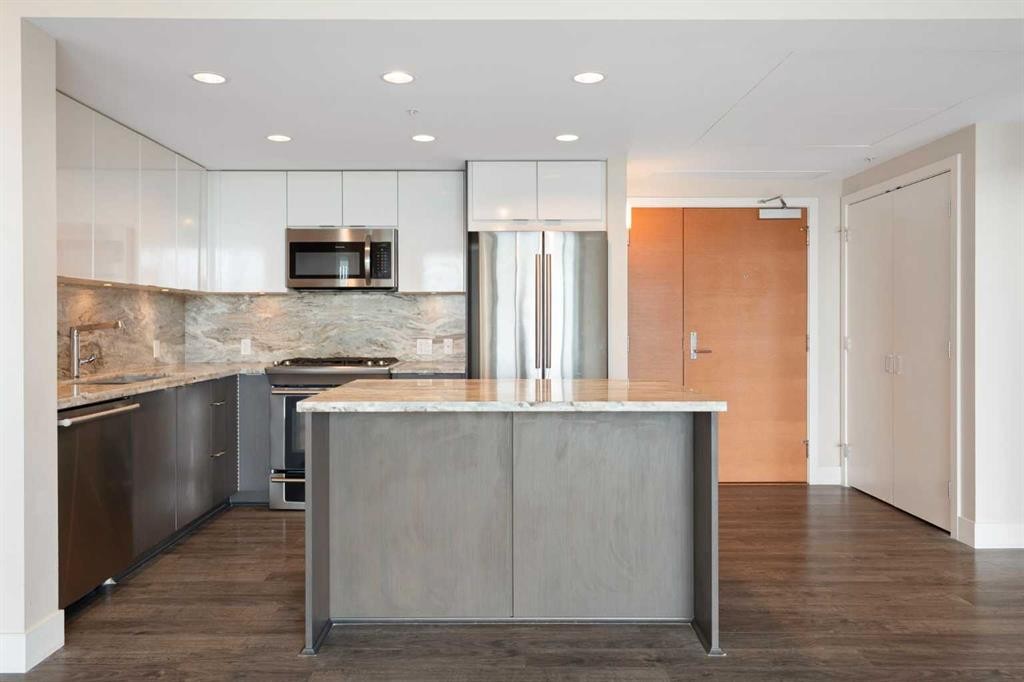 1004-519 Riverfront Avenue Se, Calgary, AB - Indoor Photo Showing Kitchen With Stainless Steel Kitchen With Upgraded Kitchen