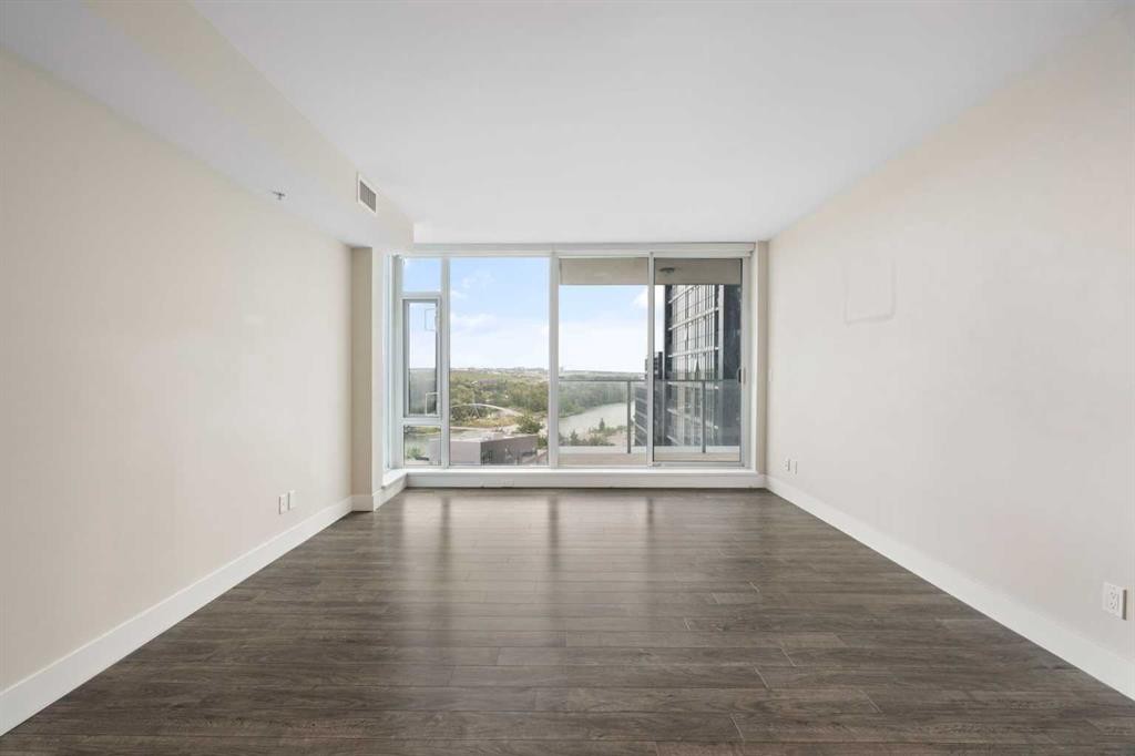 1004-519 Riverfront Avenue Se, Calgary, AB - Indoor