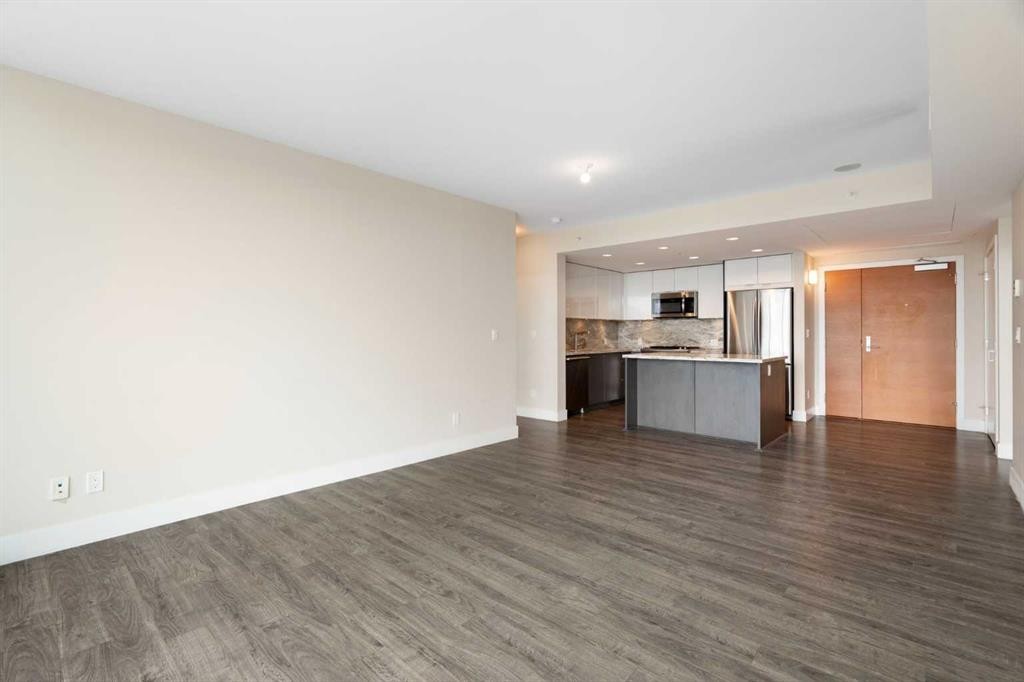 1004-519 Riverfront Avenue Se, Calgary, AB - Indoor Photo Showing Kitchen