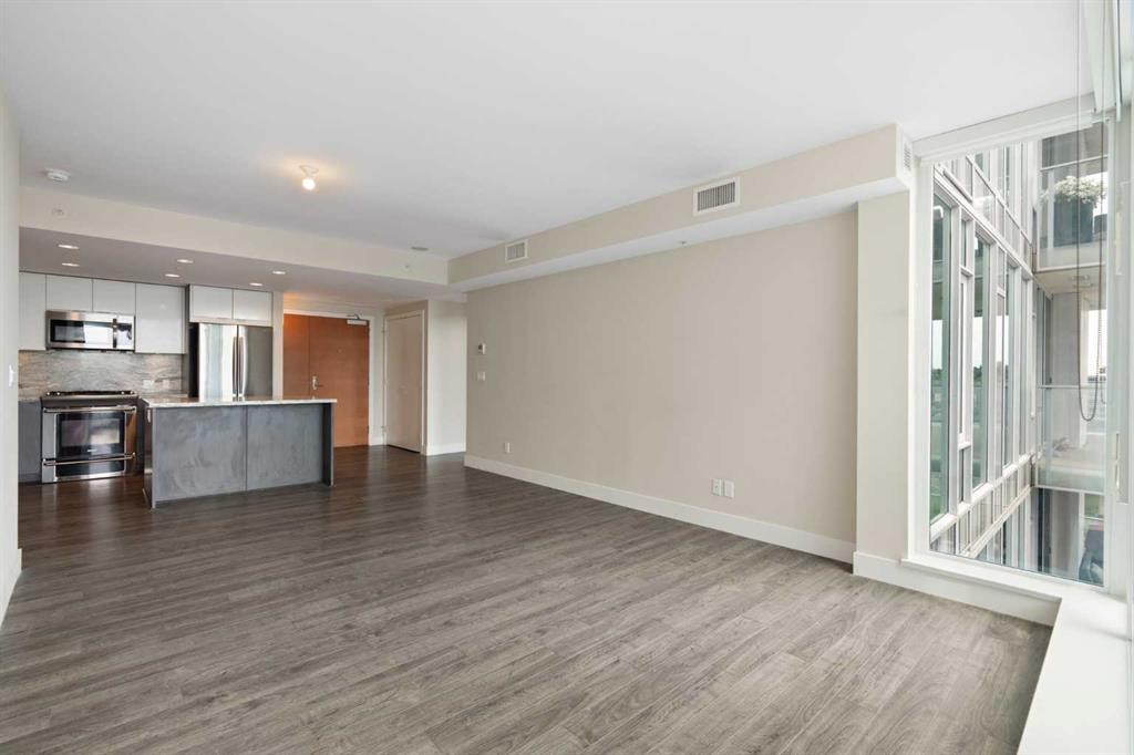 1004-519 Riverfront Avenue Se, Calgary, AB - Indoor With Fireplace