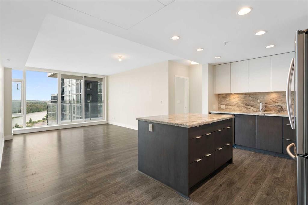 1004-519 Riverfront Avenue Se, Calgary, AB - Indoor Photo Showing Kitchen With Upgraded Kitchen