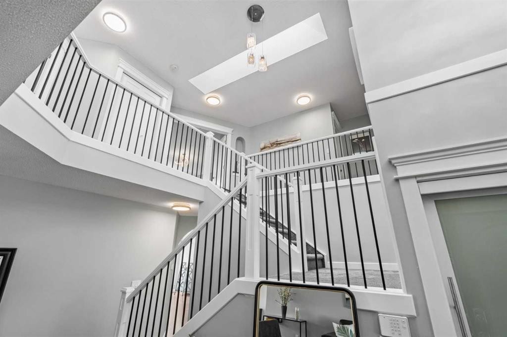107 Edgebrook Circle Nw, Calgary, AB - Indoor Photo Showing Other Room
