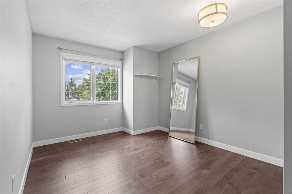 107 Edgebrook Circle Nw, Calgary, AB - Indoor Photo Showing Other Room