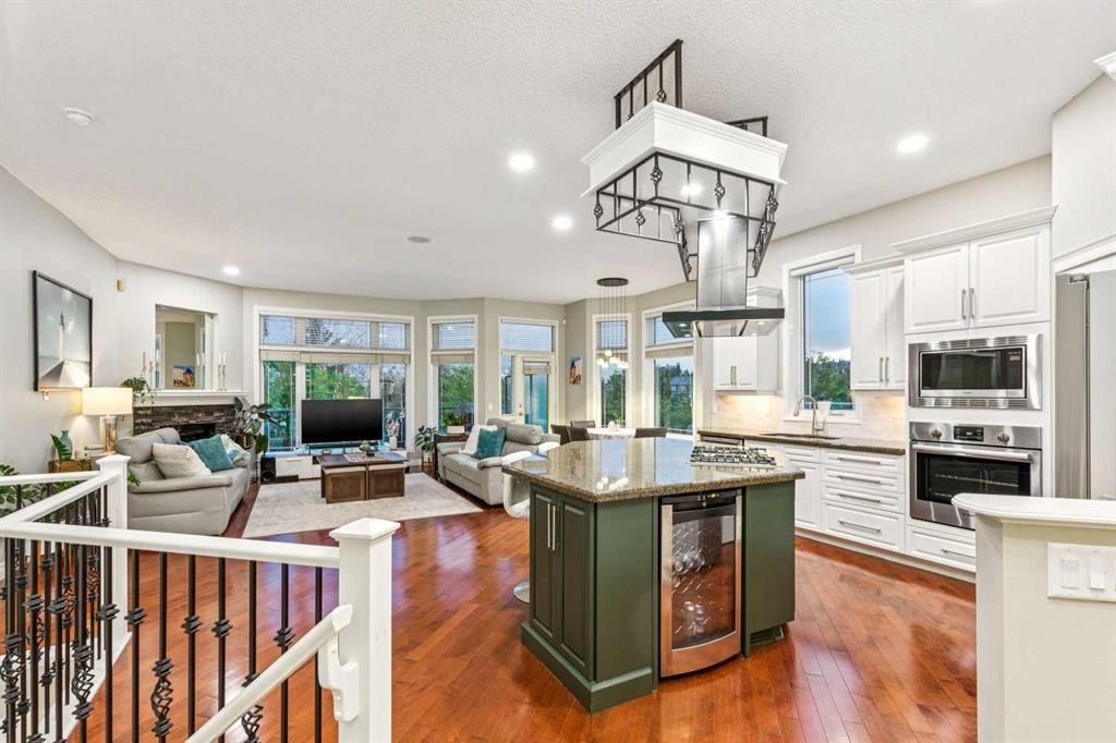5 Royal Crest Terrace Nw, Calgary, AB - Indoor Photo Showing Kitchen With Upgraded Kitchen
