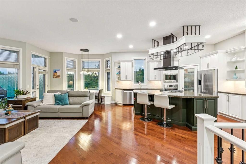 5 Royal Crest Terrace Nw, Calgary, AB - Indoor