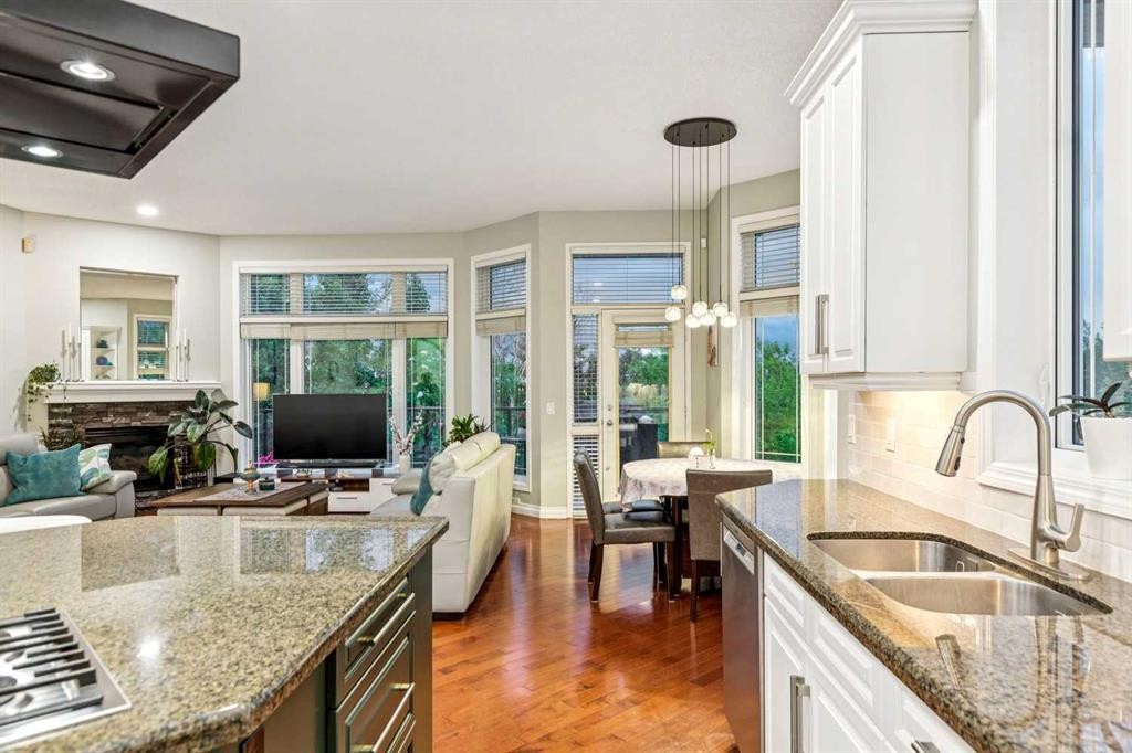 5 Royal Crest Terrace Nw, Calgary, AB - Indoor Photo Showing Kitchen With Double Sink With Upgraded Kitchen