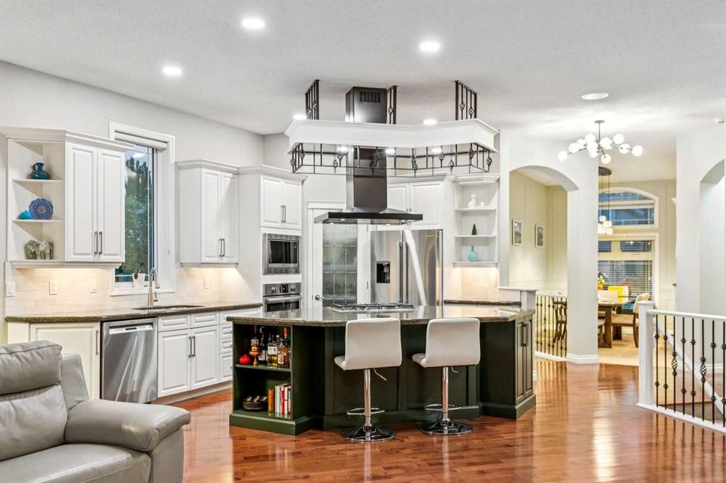5 Royal Crest Terrace Nw, Calgary, AB - Indoor Photo Showing Kitchen With Upgraded Kitchen