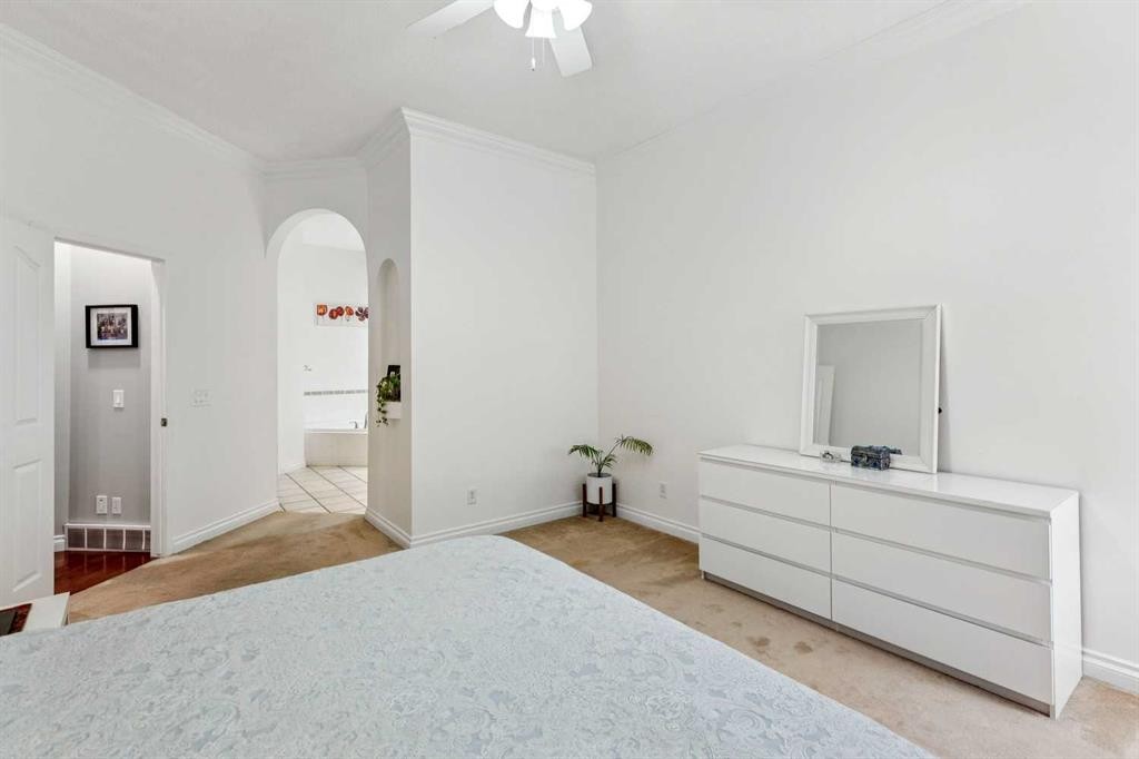 5 Royal Crest Terrace Nw, Calgary, AB - Indoor Photo Showing Bedroom