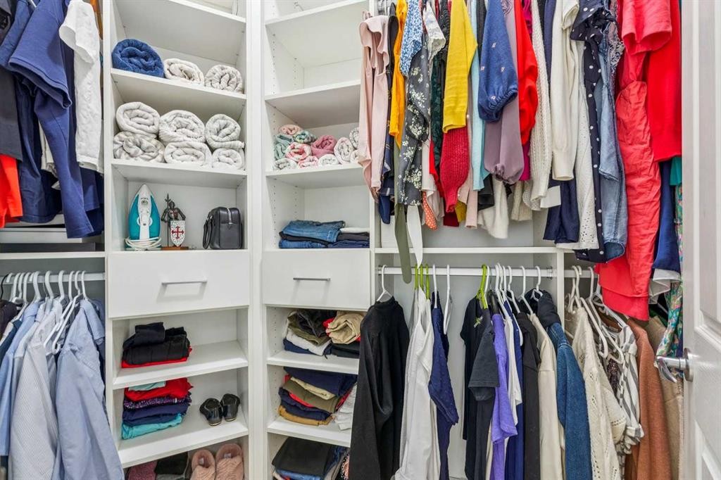 5 Royal Crest Terrace Nw, Calgary, AB - Indoor With Storage