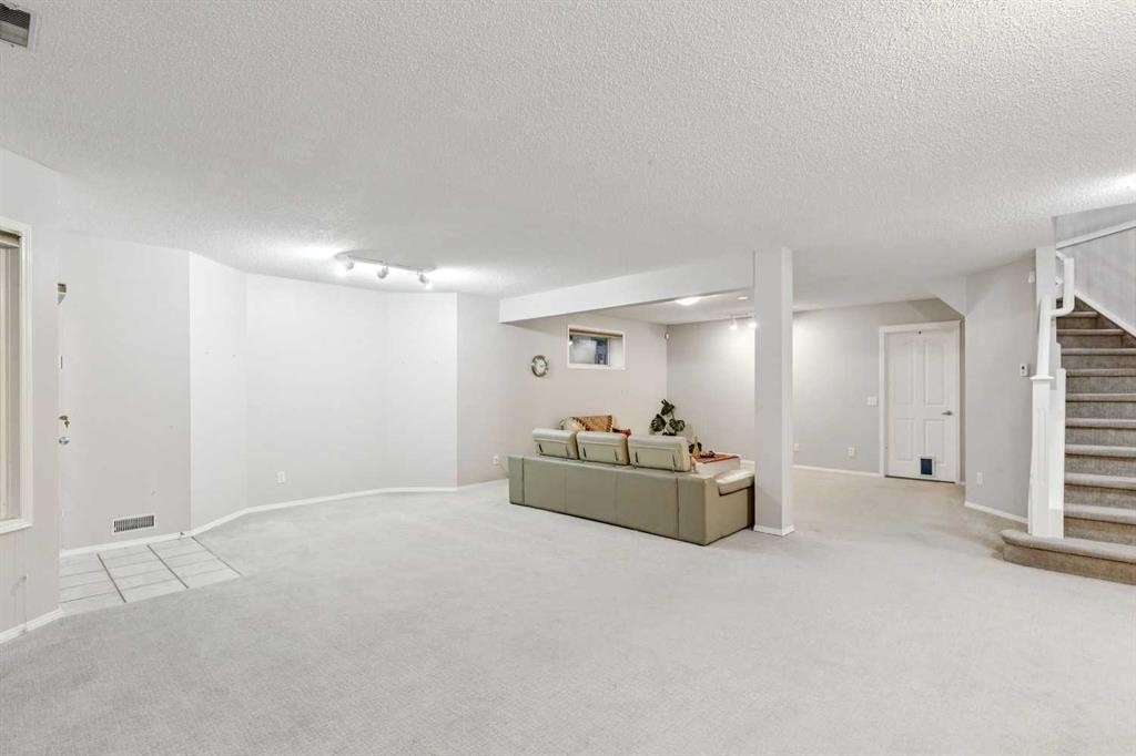 5 Royal Crest Terrace Nw, Calgary, AB - Indoor Photo Showing Basement