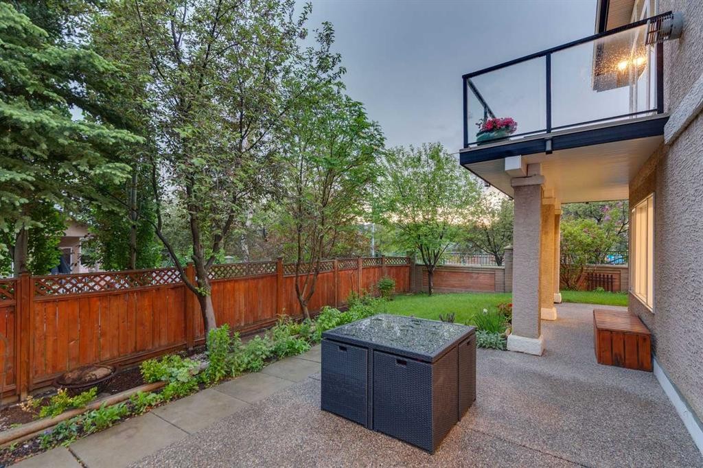 5 Royal Crest Terrace Nw, Calgary, AB - Outdoor