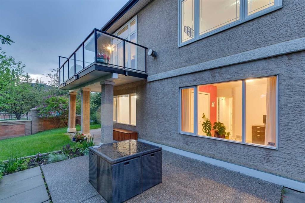 5 Royal Crest Terrace Nw, Calgary, AB - Outdoor With Exterior