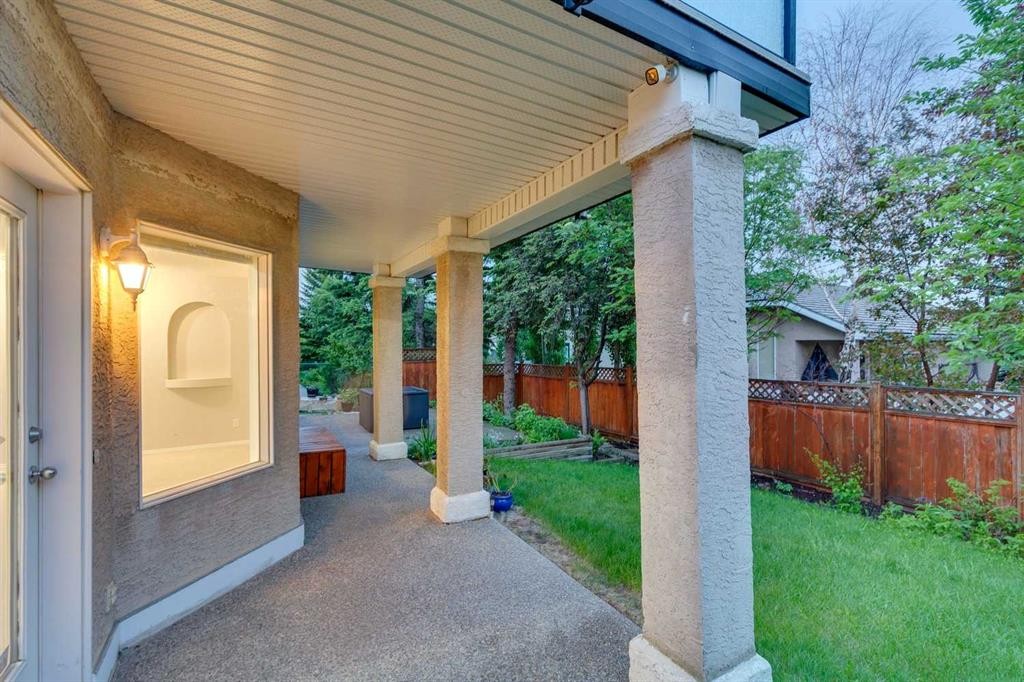 5 Royal Crest Terrace Nw, Calgary, AB - Outdoor With Exterior