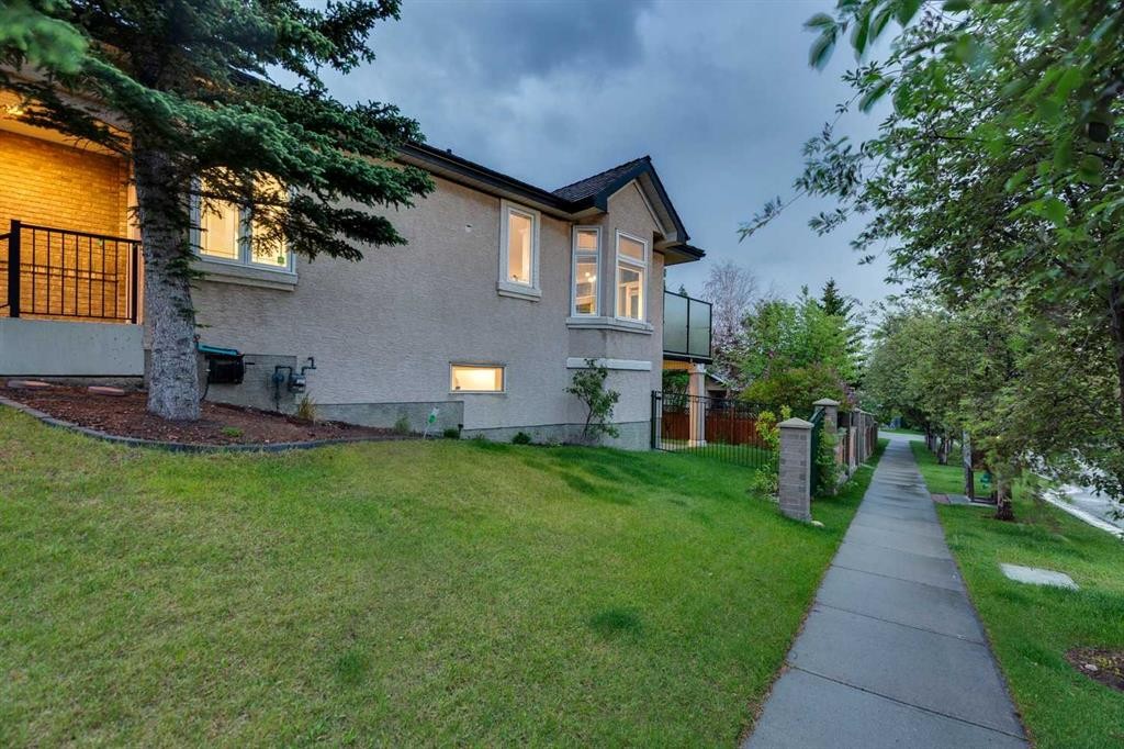 5 Royal Crest Terrace Nw, Calgary, AB - Outdoor