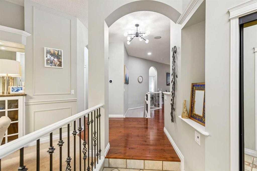 5 Royal Crest Terrace Nw, Calgary, AB - Indoor Photo Showing Other Room