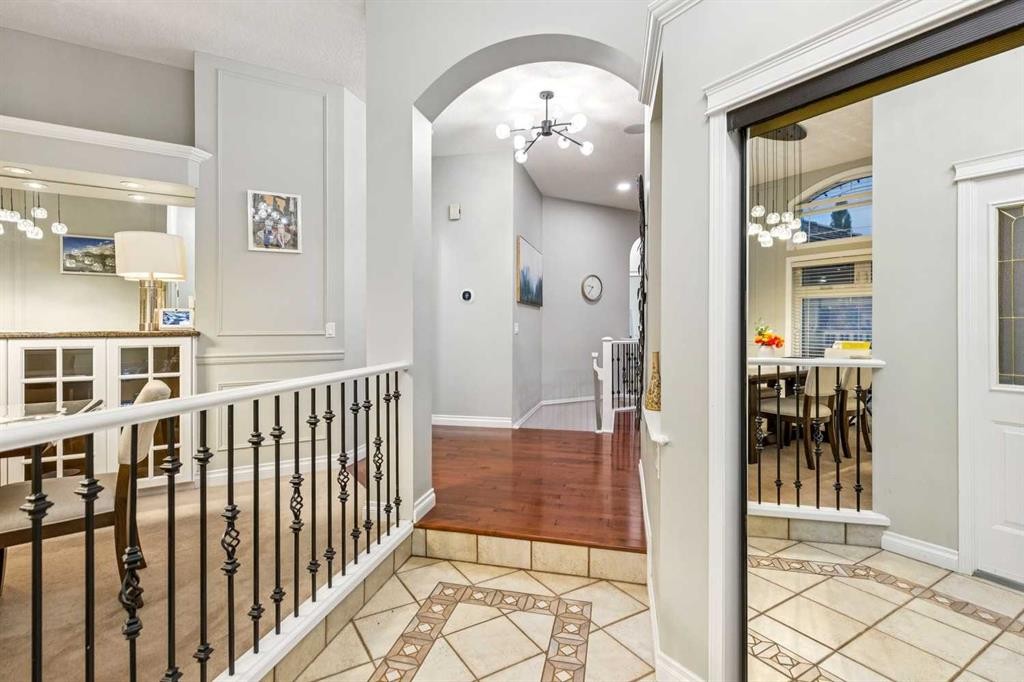 5 Royal Crest Terrace Nw, Calgary, AB - Indoor Photo Showing Other Room