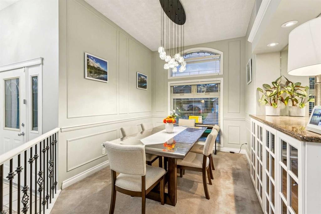 5 Royal Crest Terrace Nw, Calgary, AB - Indoor Photo Showing Dining Room