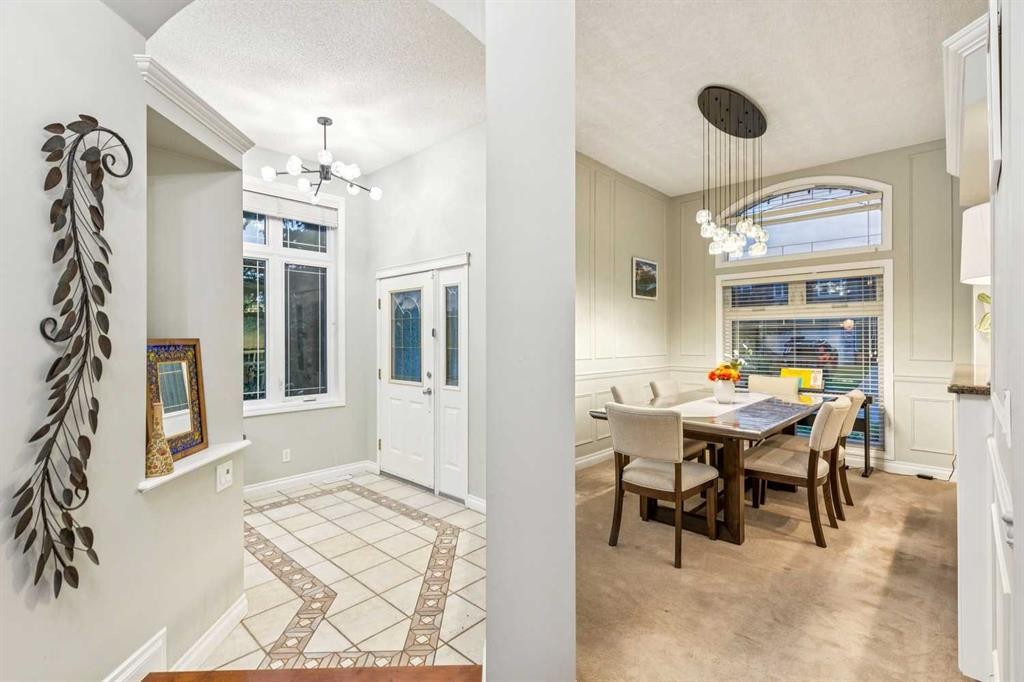 5 Royal Crest Terrace Nw, Calgary, AB - Indoor Photo Showing Dining Room