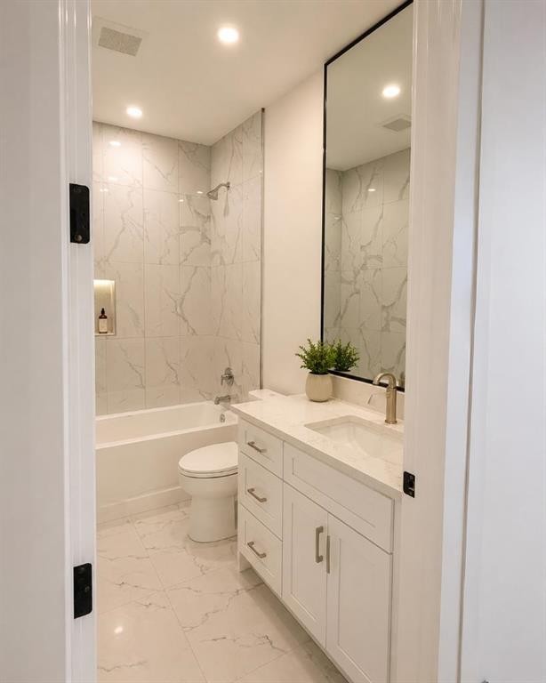 640 37 Street Sw, Calgary, AB - Indoor Photo Showing Bathroom