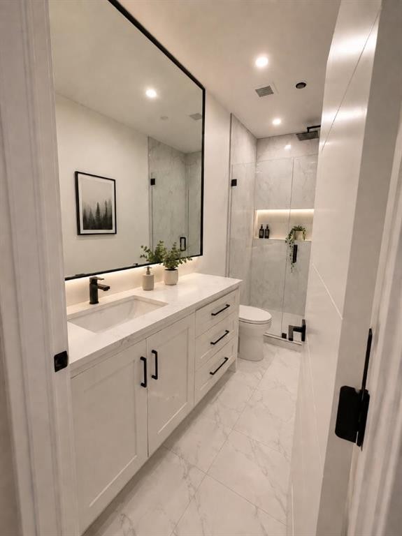 640 37 Street Sw, Calgary, AB - Indoor Photo Showing Bathroom