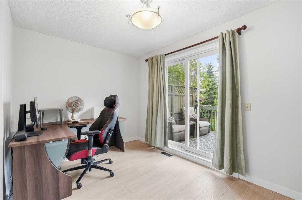 781 Sandringham Place Nw, Calgary, AB