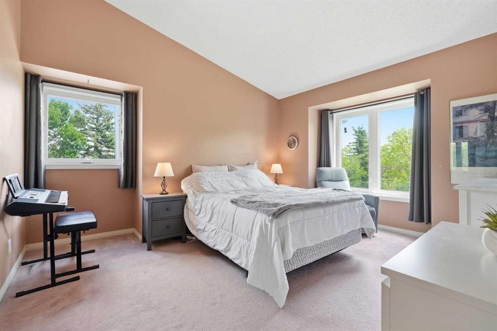 781 Sandringham Place Nw, Calgary, AB
