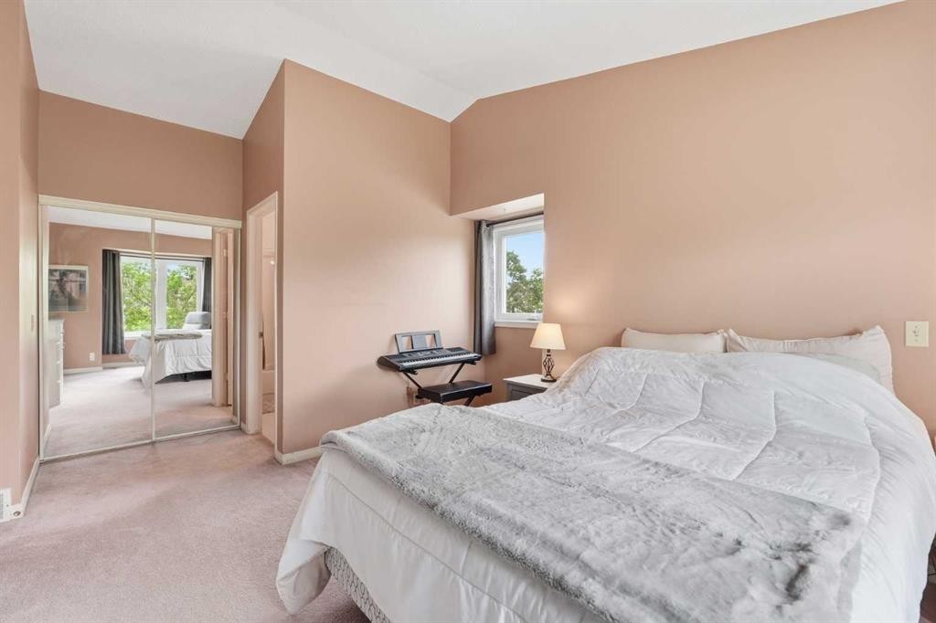 781 Sandringham Place Nw, Calgary, AB