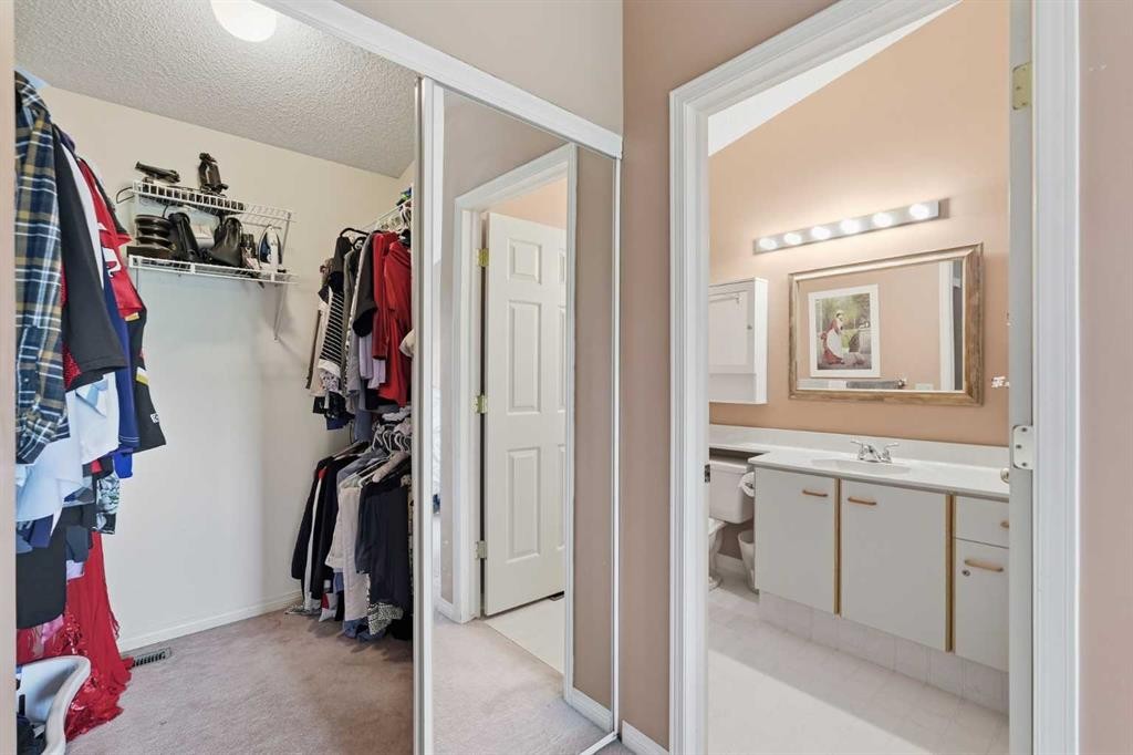 781 Sandringham Place Nw, Calgary, AB