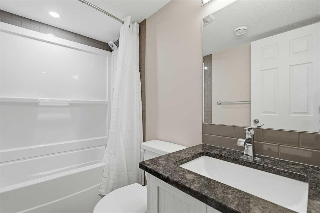 781 Sandringham Place Nw, Calgary, AB