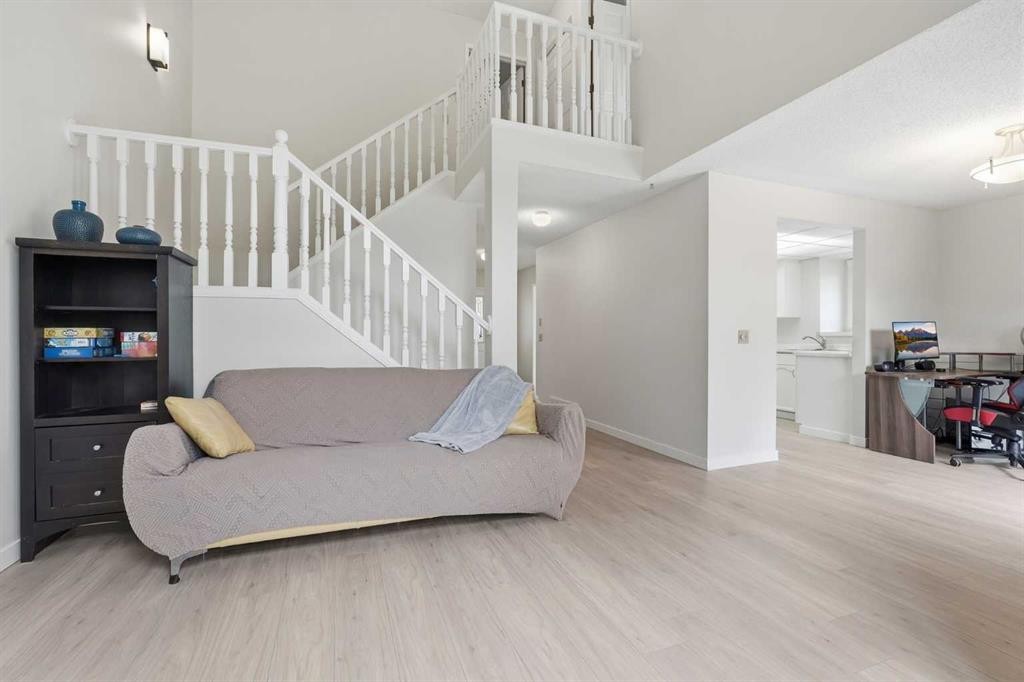 781 Sandringham Place Nw, Calgary, AB