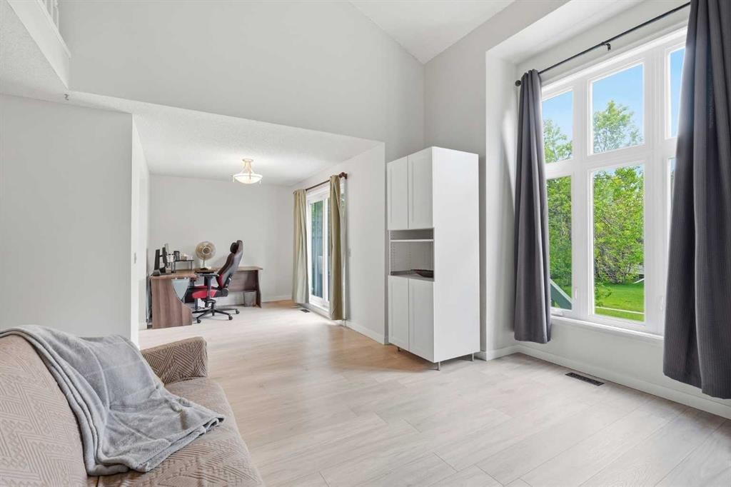 781 Sandringham Place Nw, Calgary, AB