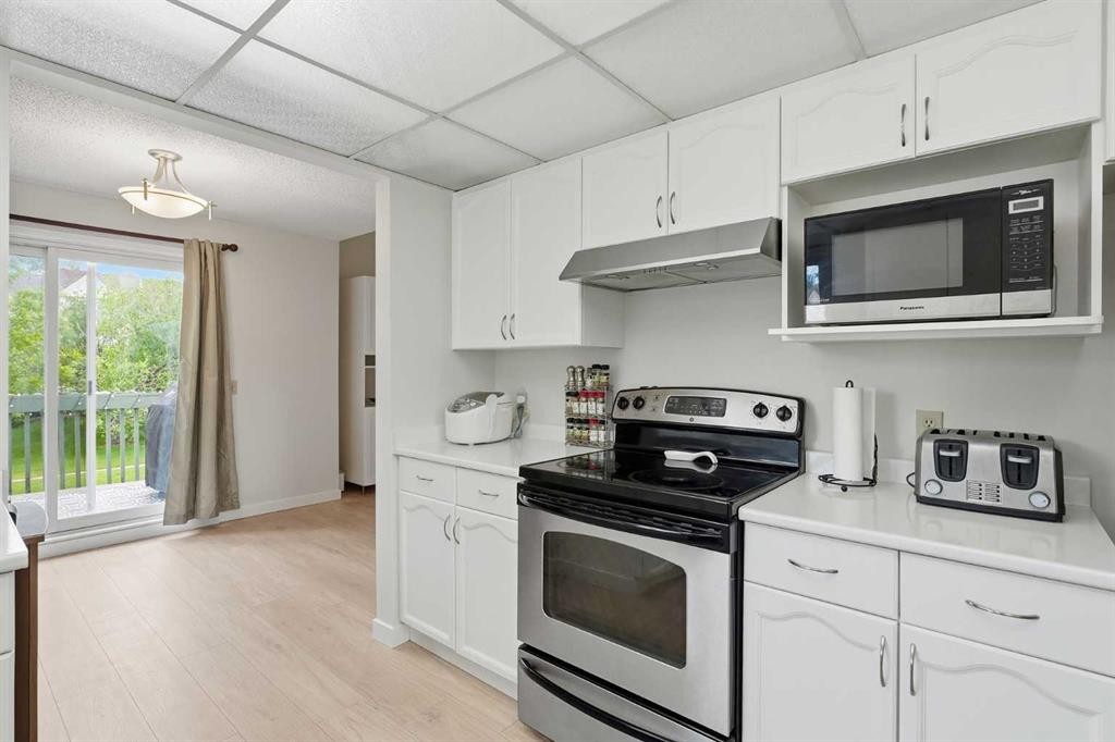 781 Sandringham Place Nw, Calgary, AB
