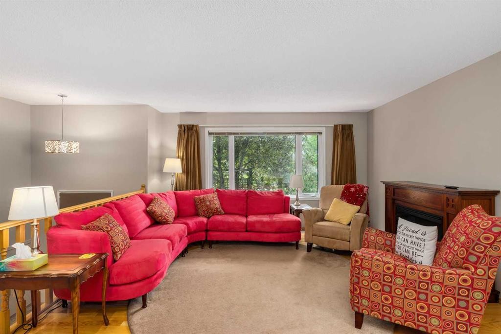 2708 48 Street Ne, Calgary, AB - Indoor Photo Showing Living Room