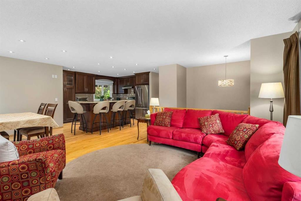 2708 48 Street Ne, Calgary, AB - Indoor Photo Showing Living Room