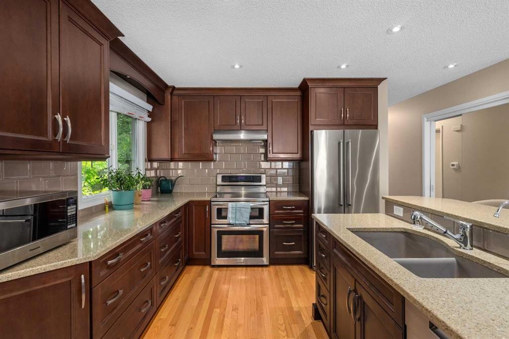 2708 48 Street Ne, Calgary, AB - Indoor Photo Showing Kitchen With Double Sink
