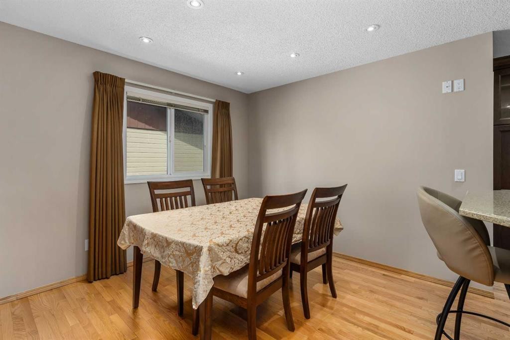 2708 48 Street Ne, Calgary, AB - Indoor Photo Showing Dining Room