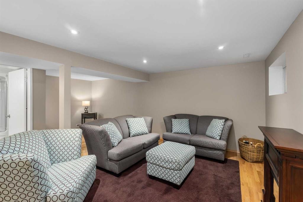 2708 48 Street Ne, Calgary, AB - Indoor