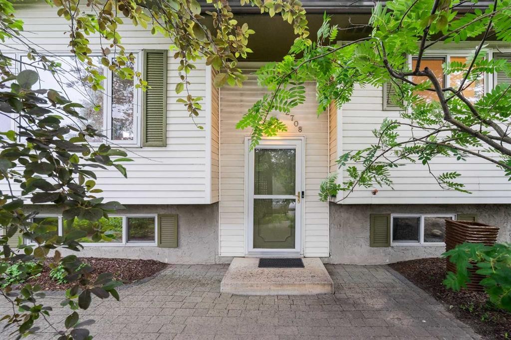 2708 48 Street Ne, Calgary, AB - Outdoor