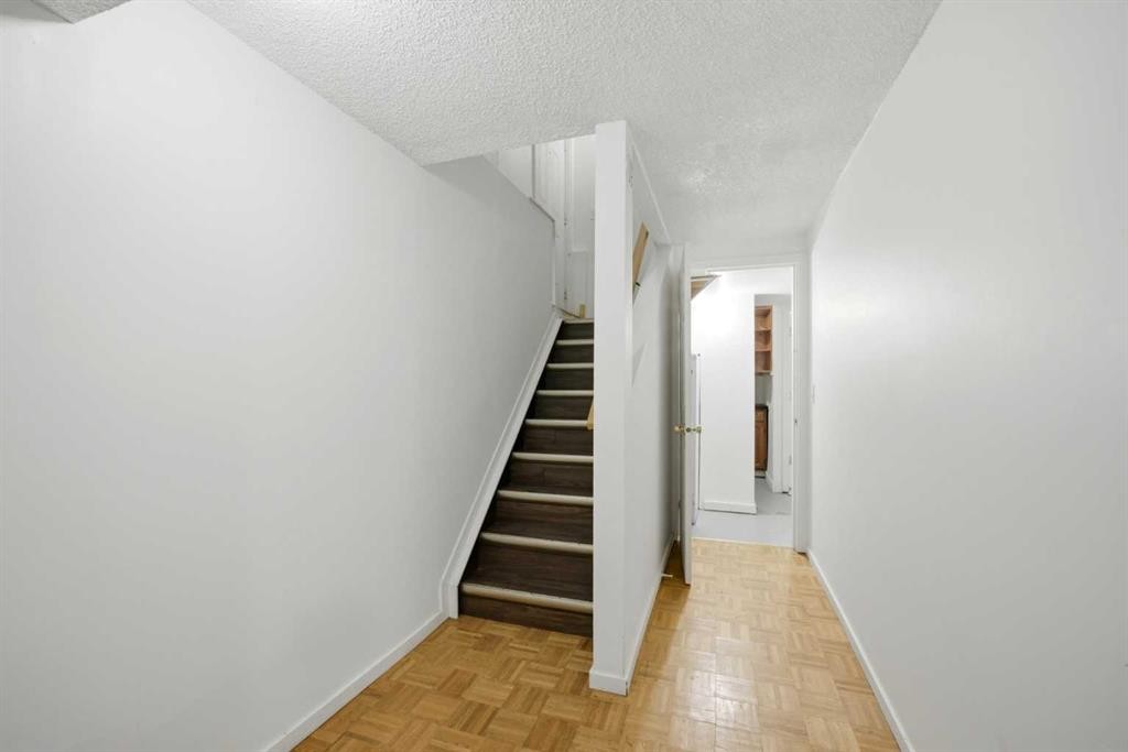19 Appletree Close Se, Calgary, AB