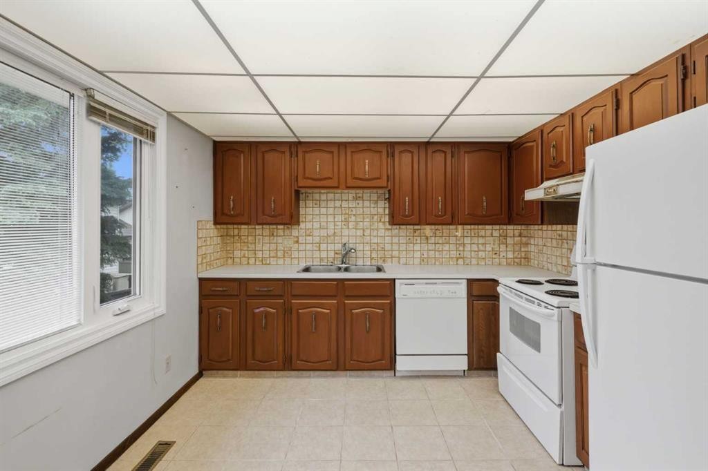 27 Woodgreen Place Sw, Calgary, AB