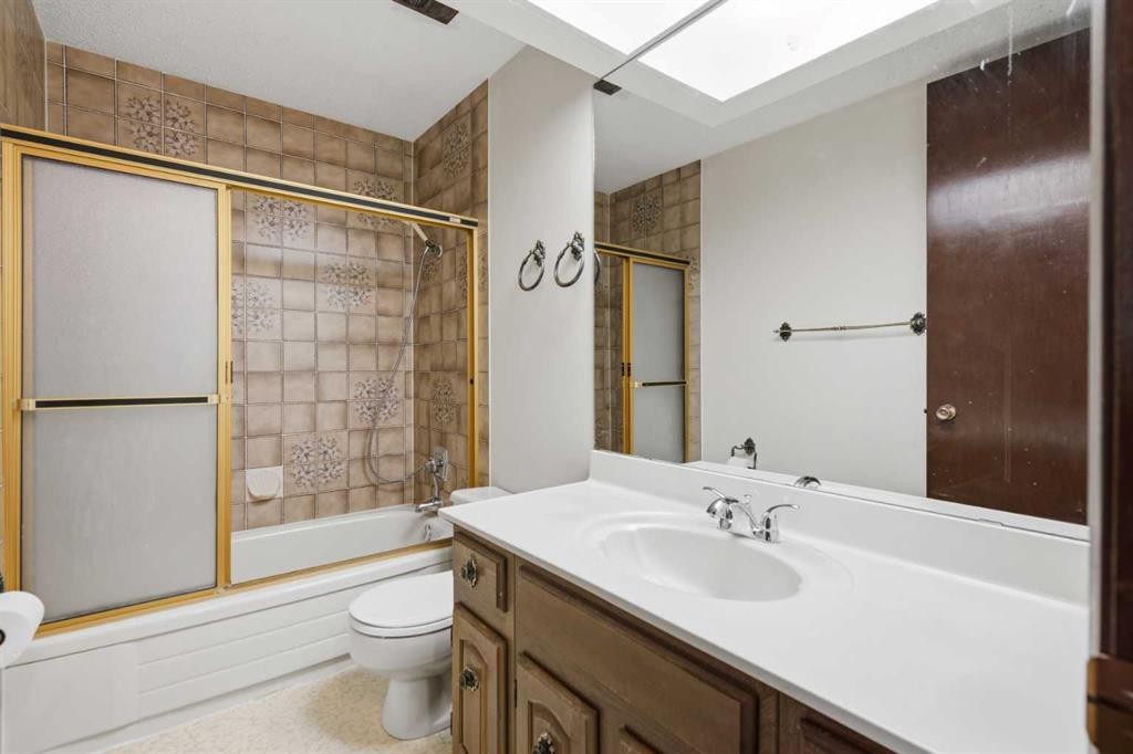 27 Woodgreen Place Sw, Calgary, AB