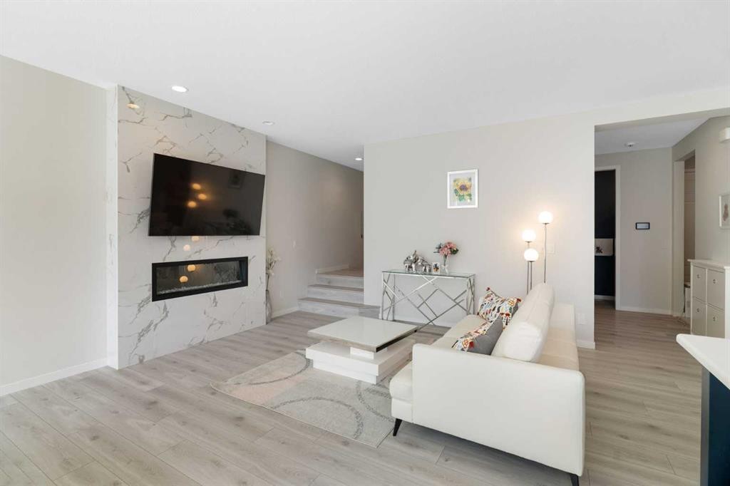 26 Seton Manor Se, Calgary, AB
