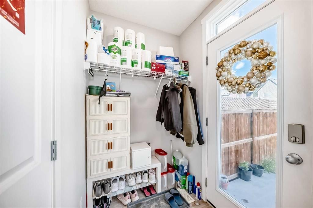 16 Carringvue Way Nw, Calgary, AB - Indoor