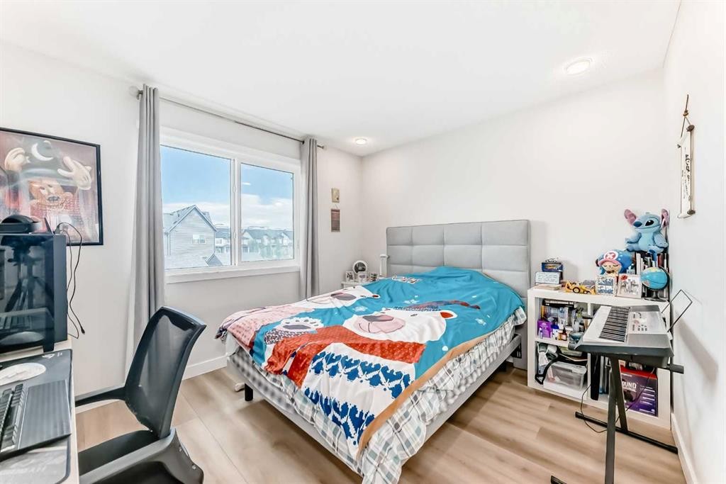 16 Carringvue Way Nw, Calgary, AB - Indoor Photo Showing Bedroom